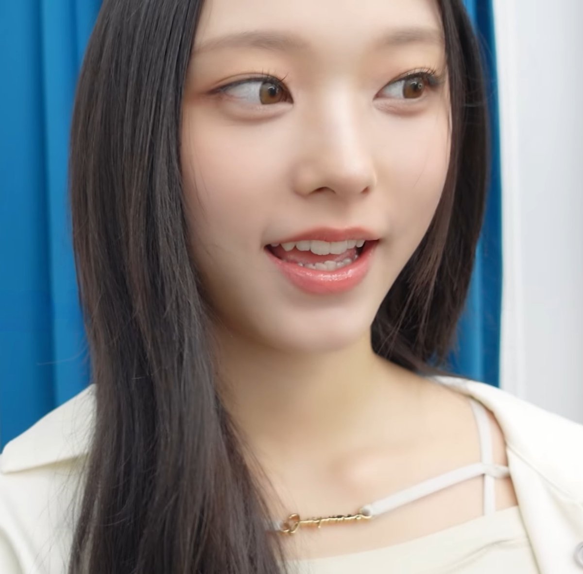 shaberuthecat's tweet photo. 💭🩶💭
🖤🐱🖤
💭🩶💭
#HAERIN #해린 #ヘリン https://t.co/e9CpA0Y7iA