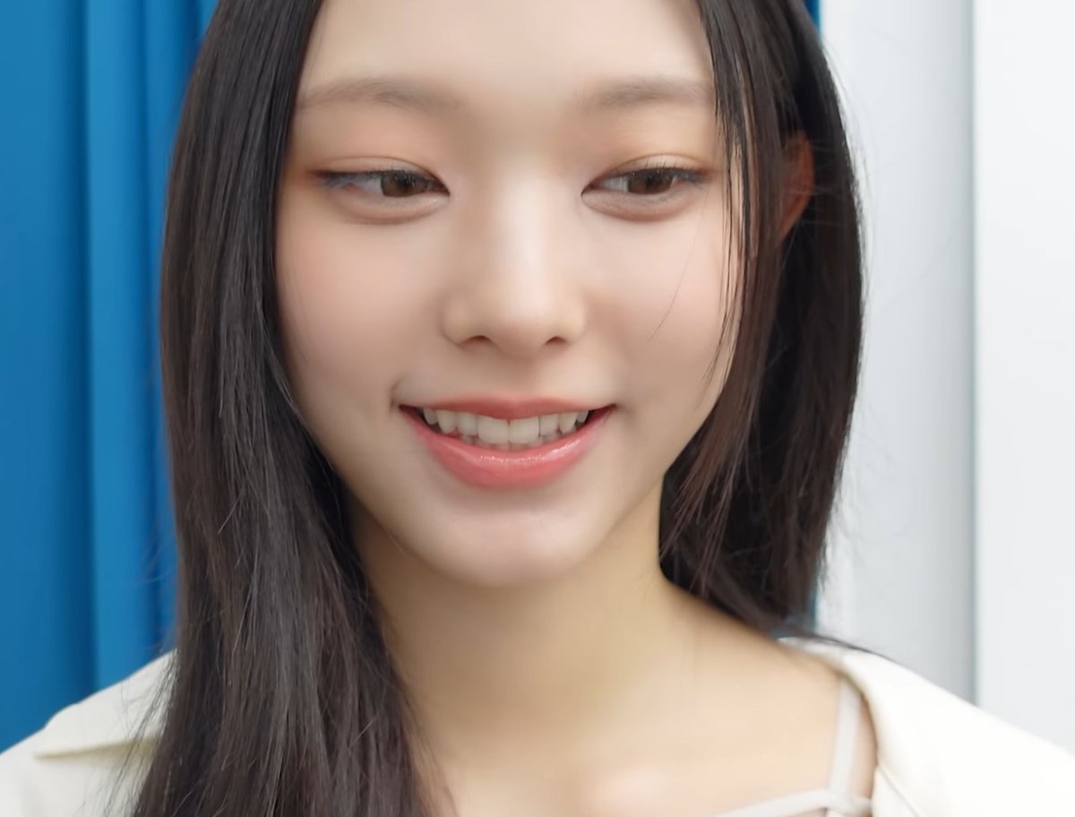 shaberuthecat's tweet photo. 💭🩶💭
🖤🐱🖤
💭🩶💭
#HAERIN #해린 #ヘリン https://t.co/e9CpA0Y7iA