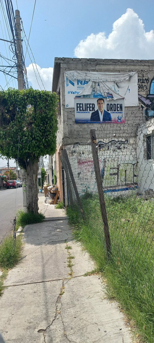 lafavdechuy's tweet photo. Abro 🧵1/8 el señor 🧔🏻que quiere parecer adolescente 👶🏻 @FelFerMacias tiene una ruta muy fantasiosa para lograr la candidatura del @PANqueretaro al @gobqro Presume a su patrocinador @rogeliovegavm que en un año ha cumplido el 50% de sus compromisos de campaña y no es cierto https://t.co/I2DhU7WjLx