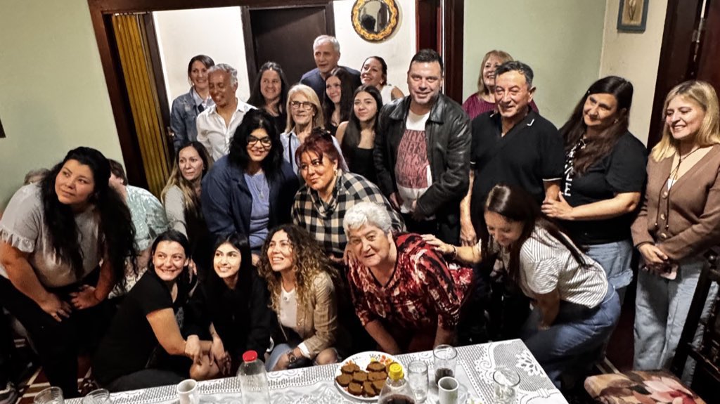 Hoy nos reunimos junto a <a href="/SoyYaniVargas/">yanina vargas</a> con vecinos de Barrio La France. Escuchar sus inquietudes y compartir sus propuestas es la mejor manera de construir soluciones reales.

Gracias 🙌