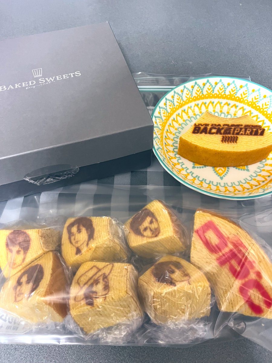 pinksoda760's tweet photo. ケーキ入刀しました☺️(違
バームクーヘンは冷凍出来るんですよ✨
カットして一つずつラップに包んで
ジップロック。
いっぺんに食べられないし
もったいないから少しずつ食べる!
食べる時、数十秒レンチンすると
ふわふわで美味しいよ😋💛
#DAPUMP
#BACK2DAPARTY https://t.co/zXQCZiiw49