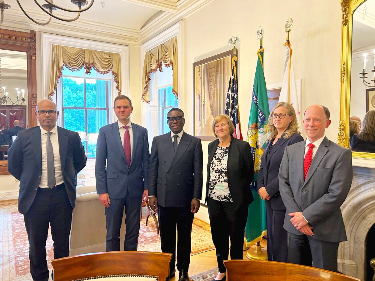 Tras años de ralentización de las relaciones financieras entre Guinea Ecuatorial y EE.UU de América, hemos vuelto a sentarnos en la mesa de negociaciones para recuperar y reforzar esta cooperación de beneficio mutuo.  Este ha sido el objetivo de mi visita a la oficina del Tesoro