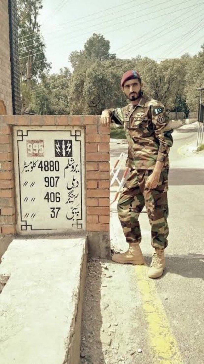 pakistanwalli's tweet photo. Pakistani army is a scam. https://t.co/PsfDFI0KZu