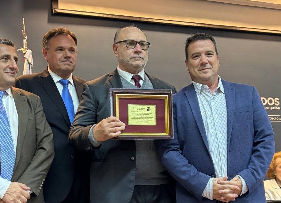 🔶️Muchas gracias al <a href="/colabroorgar/">Colegio de Abogados Rosario (cuenta oficial)</a> y en especial a su presidente <a href="/GaldeanoLucas/">Lucas Galdeano</a>  por el reconocimiento otorgado en el día de la fecha a mi persona. 🙌