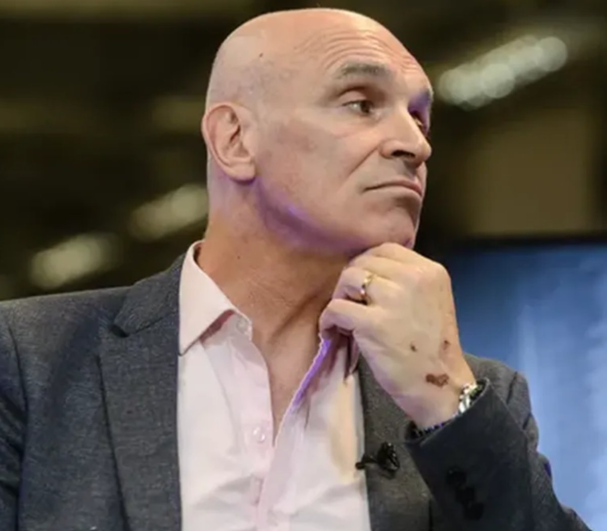 Ajedructor's tweet image. ¿A quién no le pasó de haberte subido al avión privado de un desconocido que te llevó de onda y años después enterarte por casualidad de que era un narcotraficante?

Espert - Fred Machado