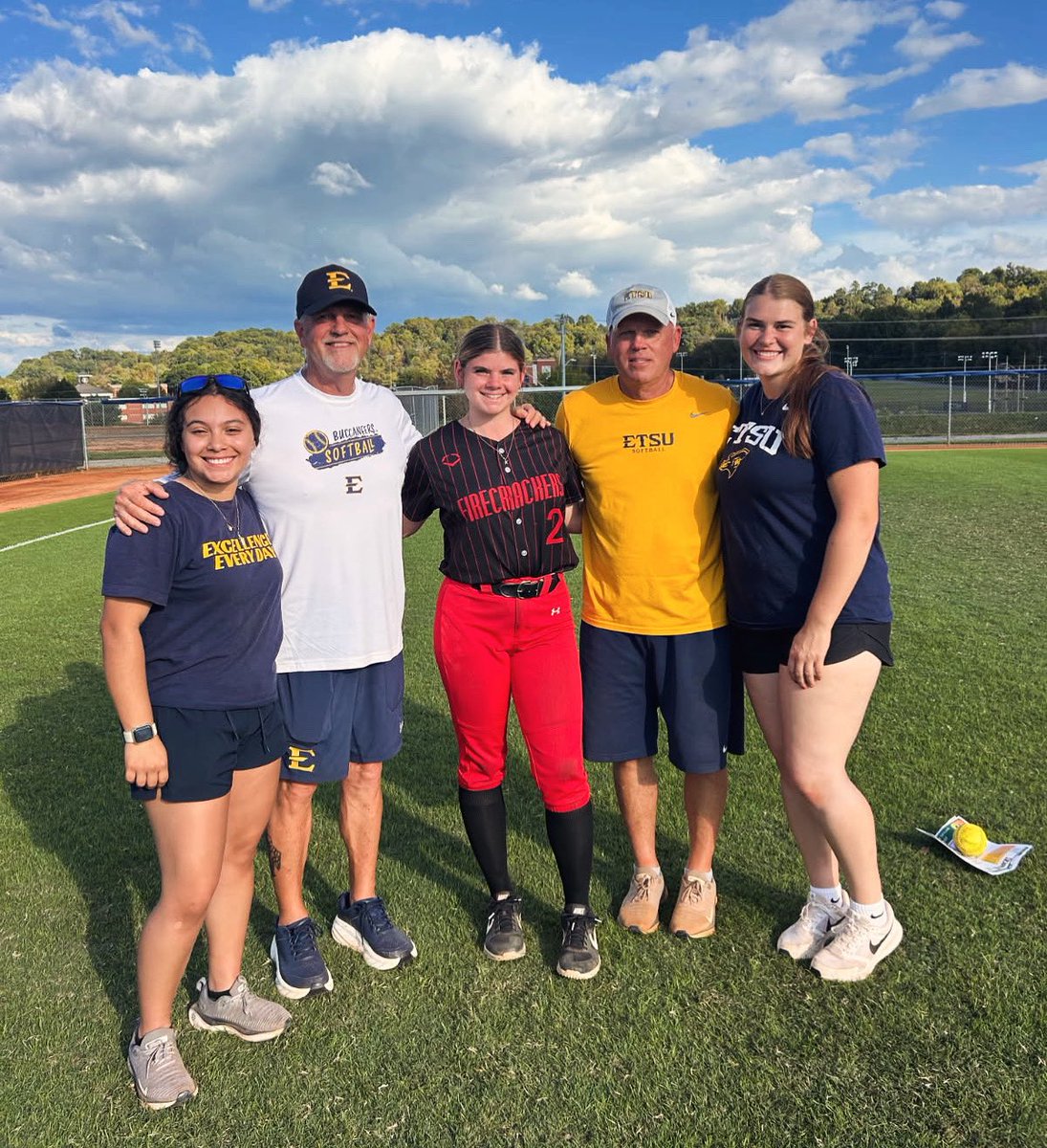 FC_Hooks's tweet image. B🧨G Shoutout to Maddy Davis (2027) for attending @ETSUSoftball Junior Camp Day!
Thank you to Coach Cheryl Milligan, Coach Bill Wagner, Coach Rick Wagner and the entire staff as well as players!
@CoastRecruits @SBRRetweets @SoftballDown @Firecrackersinc