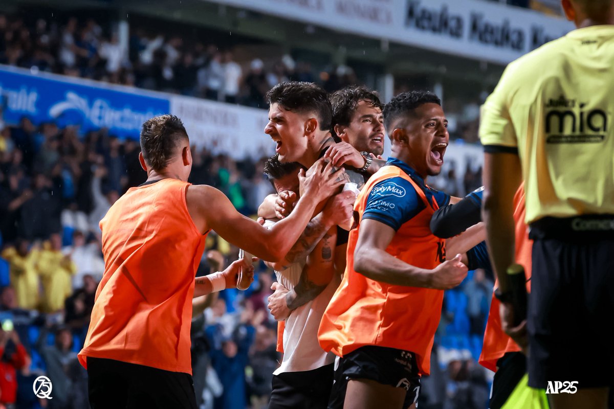 Club_Queretaro's tweet image. Las grandes historias del Azul y Negro las escribimos juntos. 🐓

Ahí en donde todo se detiene, en donde todos somos el mismo equipo.

#DuoPack disponible para los partidos ante Puebla y Chivas: tickets.oneboxtds.com/queretarofc_ti…

#Los75DeGallos