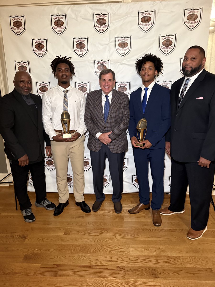 Congrats to the latest Players of the Week honored at the Savannah Quarterback Club: Beach QB Jayvion Williams &amp; Jenkins LB Aujshawn Izzard!

- <a href="/jdub11_/">Jayvion “Jdub” Williams</a> 223 passing yards, 4 TDs + 103 rush yards, 2 TDs vs WFHS
- <a href="/AujshawnIzzard4/">Aujshawn Z.C Izzard</a> 8 tackles, 1 sack, 1 INT &amp; 1 PBU vs LCHS <a href="/WJCLNews/">WJCL News</a>