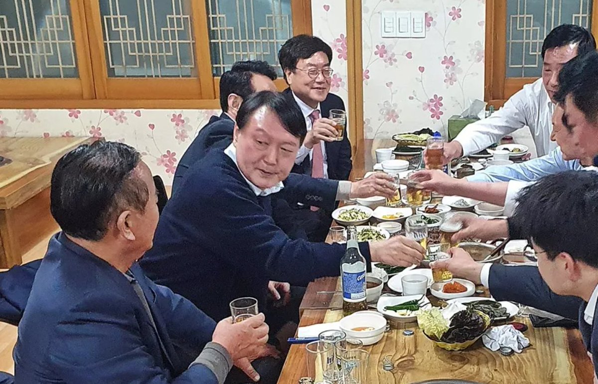 [KBS] 윤석열 전 대통령 또 불출석…“현기증·구토 증세” ▶ 연구결과에 따르면, 장기간 과음하다가 갑자기 술을 끊었을 때 손떨림, 구토, 두통 등의 금단 증상이 나타날 수 있습니다. 심한 경우 환각이나 금단 섬망 등 인지 기능 장애가 나타나기도 합니다. yoontime.kr/?p=5&srcNo=420…