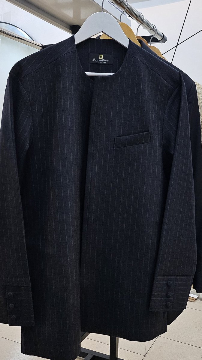 A student studying in wanted to gift his favourite lecturer a corporate contemporary african outfit. 

We said; "say no more," and we created this. 

DM for price