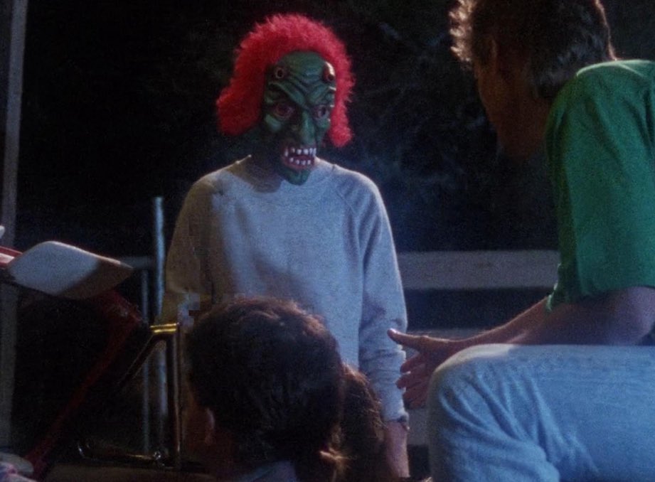 faceonyourface's tweet image. #61DaysOfHalloween 𝔻𝕒𝕪 𝟚𝟚 🎃
Hauntedween (1991) 🏚️

Favourite film in Vinegar Syndrome’s Homegrown Horrors Vol. 3! But what exactly is a Haunted Ween? 
#Hauntedween #Halloween #MutantFam