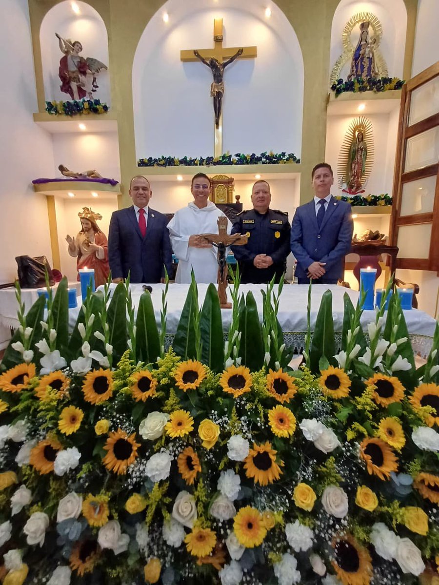 PNCdeGuatemala's tweet photo. Policía Nacional Civil celebra misa en honor a San Miguel Arcángel, su santo patrono

En la capilla de la Dirección General de la Policía Nacional Civil se conmemoró este lunes la festividad de San Miguel Arcángel, patrono de la institución, con una misa solemne que fue oficiada https://t.co/o6Lt7uchVJ