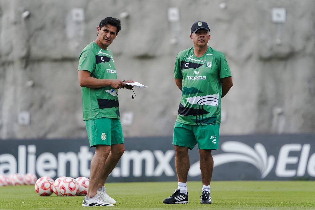 clubleonfc's tweet photo. DÍA 1 | IGNACIO AMBRIZ 

Con Gerardo Esquivel, Edgar Solano, Juan de Dios Ramírez Perales y Arturo López, el cuerpo técnico arranca los entrenamientos.

#SerFieraEsUnOrgullo 🦁 https://t.co/G0IKOCIwxV