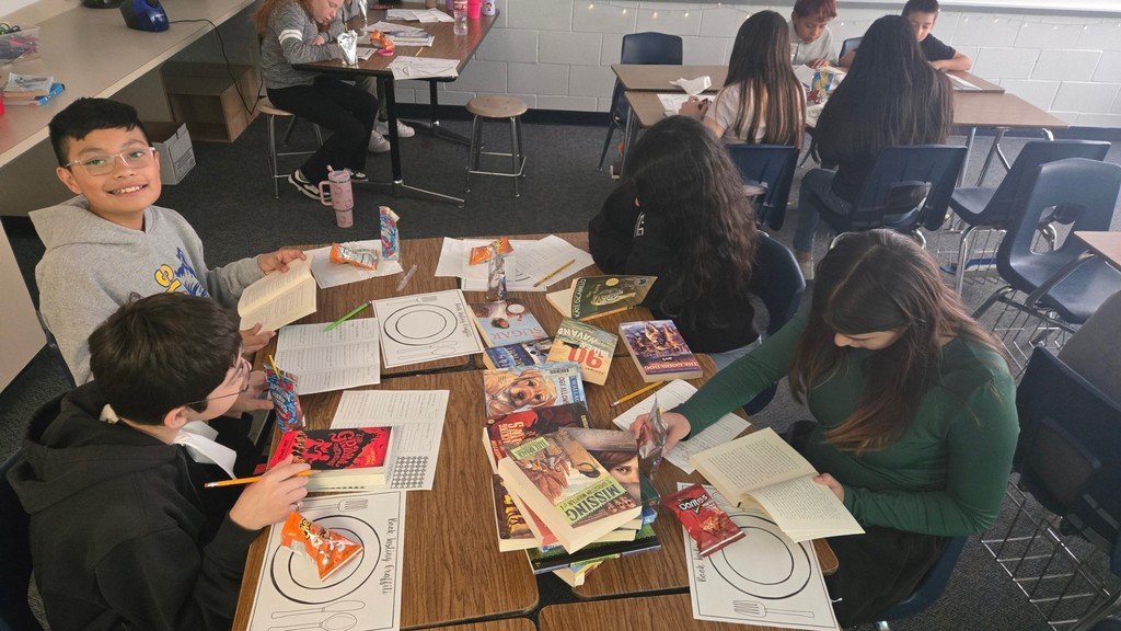 Travis_TWolves's tweet image. 📚✨ Ms. Rasuli’s 6th grade students participated in a Book Tasting! 🍎📖 They sampled different genres, explored new titles, and discovered books that sparked their curiosity. What a fun way to grow a love for reading! ❤️ #TravisReads #BookTasting #LoveOfReading