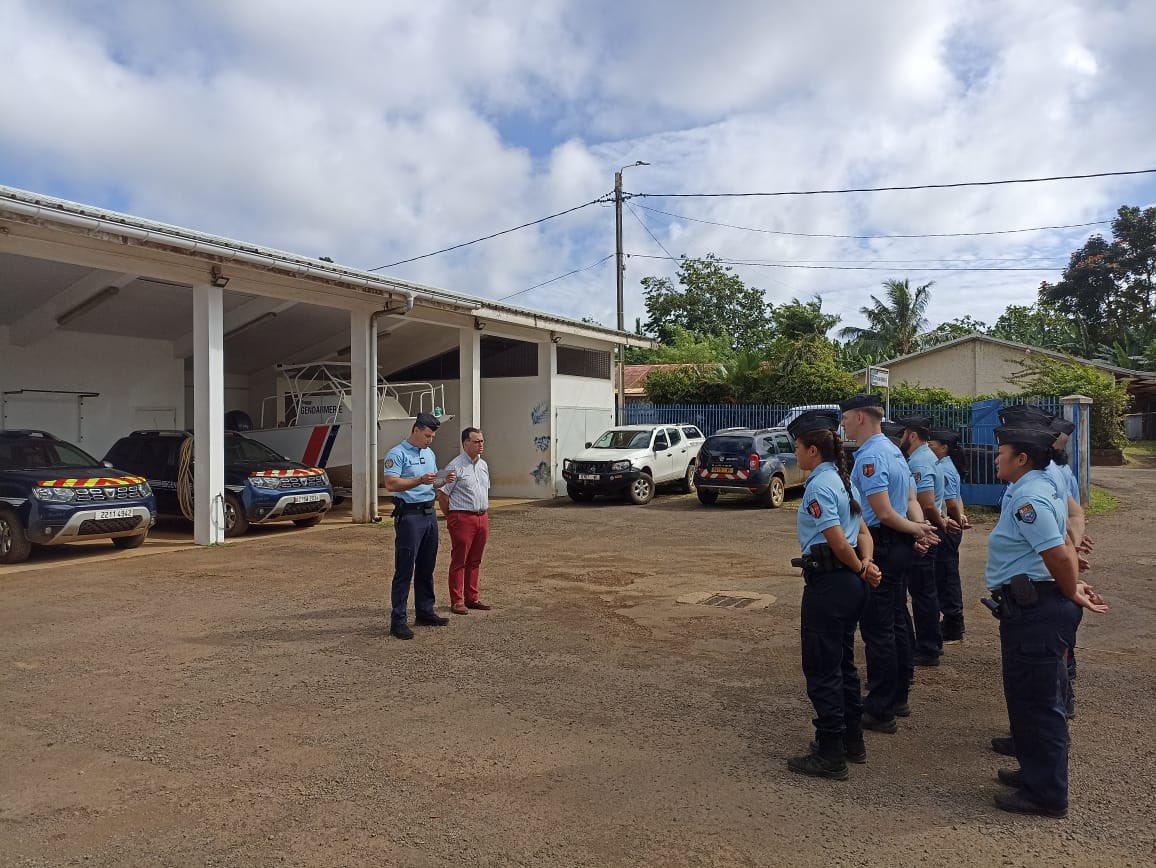 La #gendarmerie de #WallisetFutuna a rendu hommage ce matin à l'adjudant Nicolas Verriez, décédé dans l'exercice de ses fonctions le 18/09 à #Mayotte. A cette occasion les gendarmes ont observé une minute de silence. Condoléances à la famille de ce militaire et à ses camarades