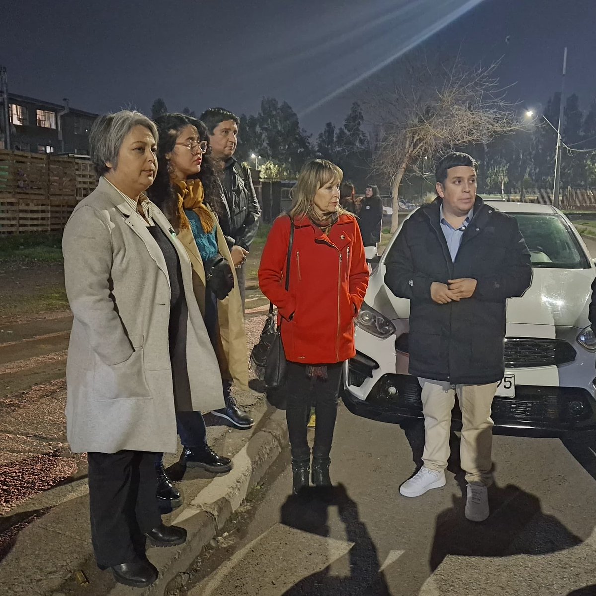PipeAllendeM's tweet photo. En esta foto estoy con la futura presidenta Jeannette Jara, la diputada Ana María Gazmuri y el alcalde ⁦@matiastoledoh⁩
Fue durante la primaria, donde recorrimos Puente Alto. Así es Matías, siempre en terreno:

Feliz cumpleaños querido alcalde 🥳 mucho éxito en su gestión https://t.co/61FTdWODRT