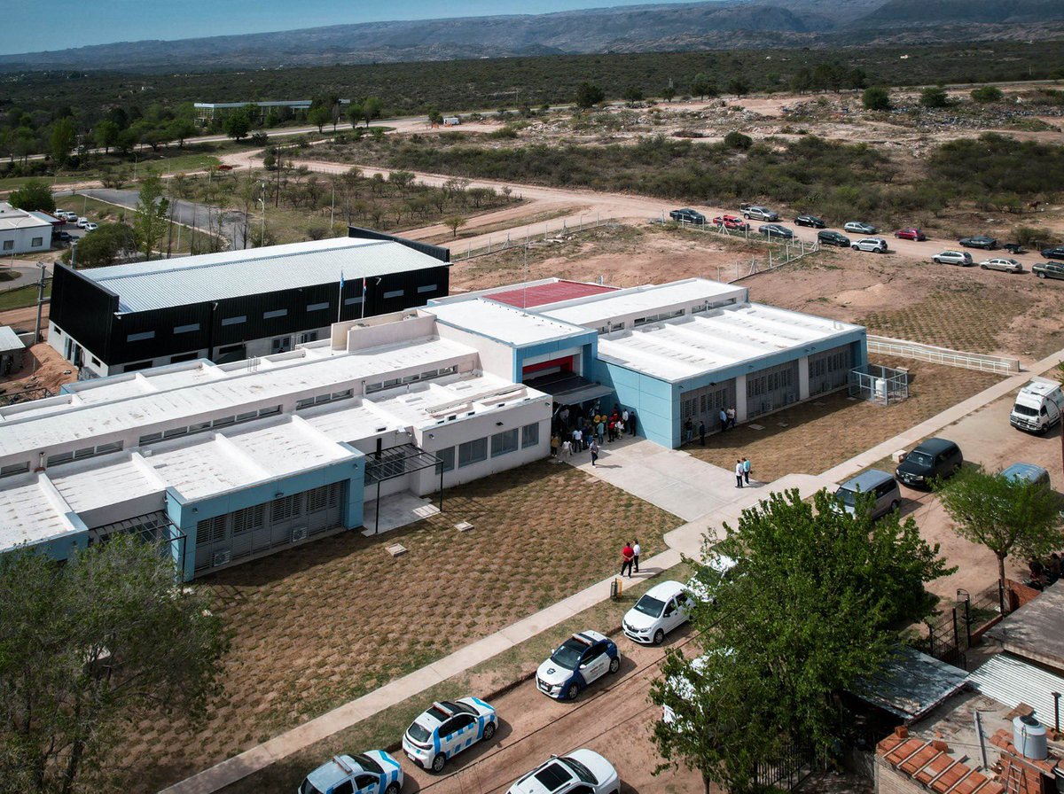 MartinLlaryora's tweet image. La inversión en #educación abre caminos hacia una vida mejor, con más #trabajo y #progreso para toda la comunidad.

Por eso, #Córdoba no puede quedarse de brazos cruzados cuando se trata de garantizar mejores condiciones e #infraestructura para nuestros chicos.

Con mucha alegría…