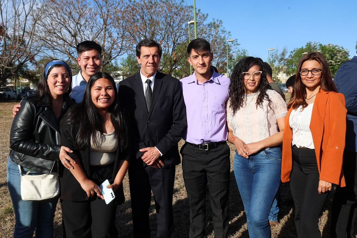 GobiernoJujuy's tweet photo. @carlossadirjuy reivindicó a las provincias como fuente de oportunidades de crecimiento para el país.

https://t.co/ETKghUqqJU https://t.co/jNE9pLb2qw