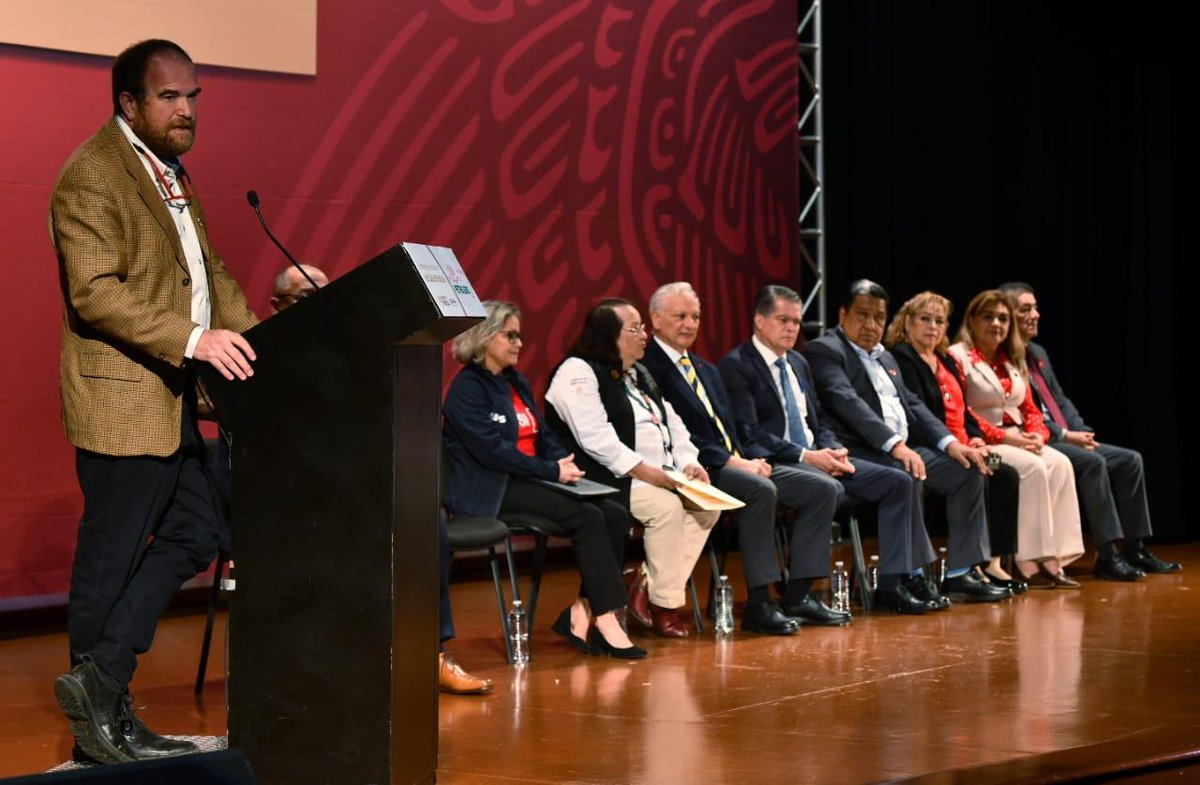 Pemex's tweet photo. En el marco del Día Mundial del Corazón, #Pemex presenta Latido Petrolero, una Estrategia Institucional de Salud Pública que impulsa el autocuidado y la importancia de pequeñas acciones que generan grandes cambios en la salud de nuestra gran familia petrolera.

En colaboración con la iniciativa HEARTS de la #OPS/#OMS y con el respaldo de la dirección de Petróleos Mexicanos, reafirmamos nuestro compromiso con la prevención, el diagnóstico temprano y el control de las enfermedades cardiometabólicas.

Cada paso que damos por nuestro bienestar nos acerca a una vida más saludable.
El corazón de Pemex, eres tú.