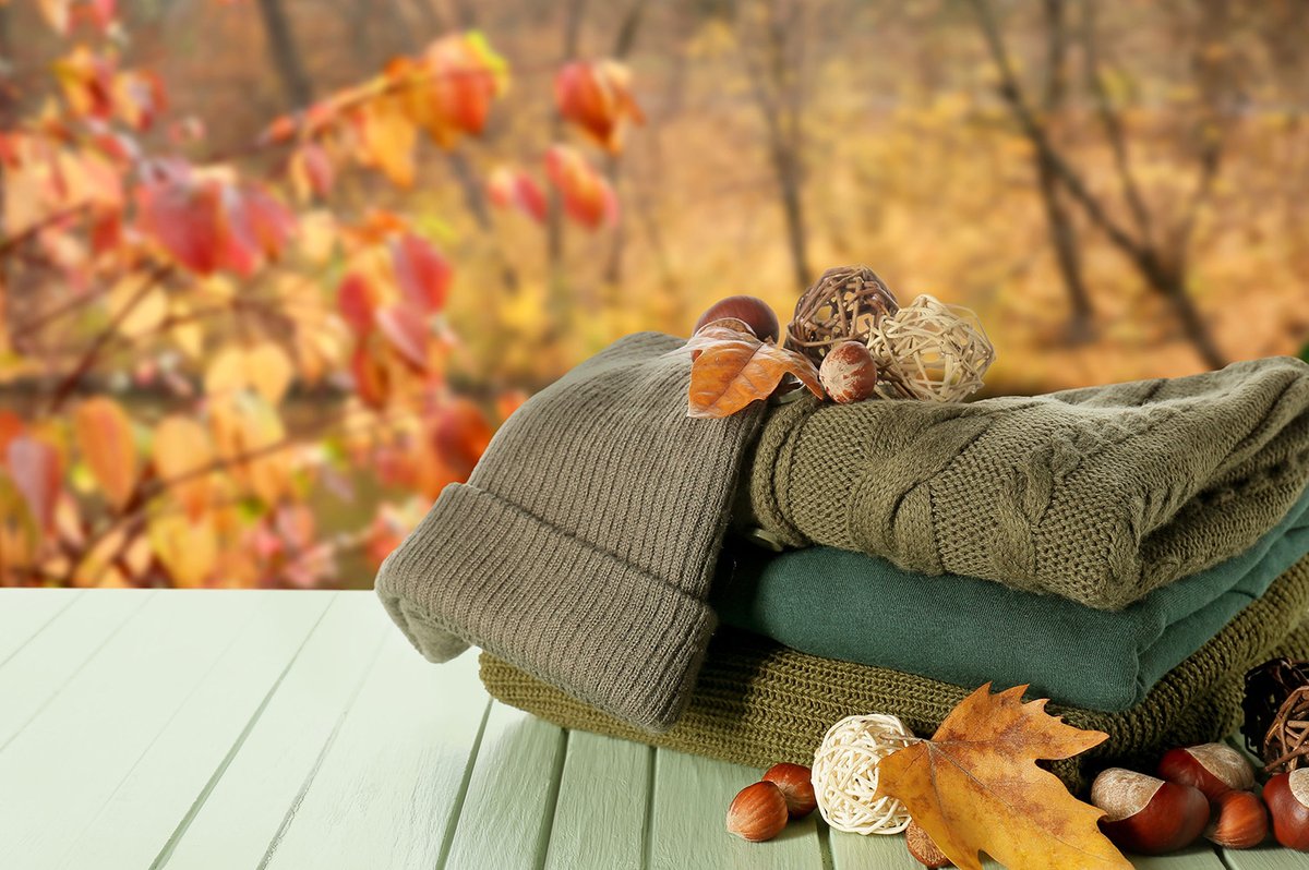 10月に入りました。
 猛烈な暑さもようやく収まり、秋の空気を実感する今日この頃です。
また、今日は #衣替えの日👕最近はオフィスでもカジュアルなスタイルも多くなり、以前のように一斉に冬服に替わることは少なくなっていますが、四季のある日本らしい風習ですね。夏服とも来年までお別れです。