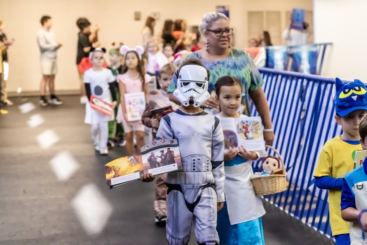 mjcasaints's tweet image. First, our teddy bears stole the show, then our favorite characters jumped off the page—what a sweet few days of parades! 🧸📚✨
.
.
.
#MJCA #bookcharacters #teddybears #2025