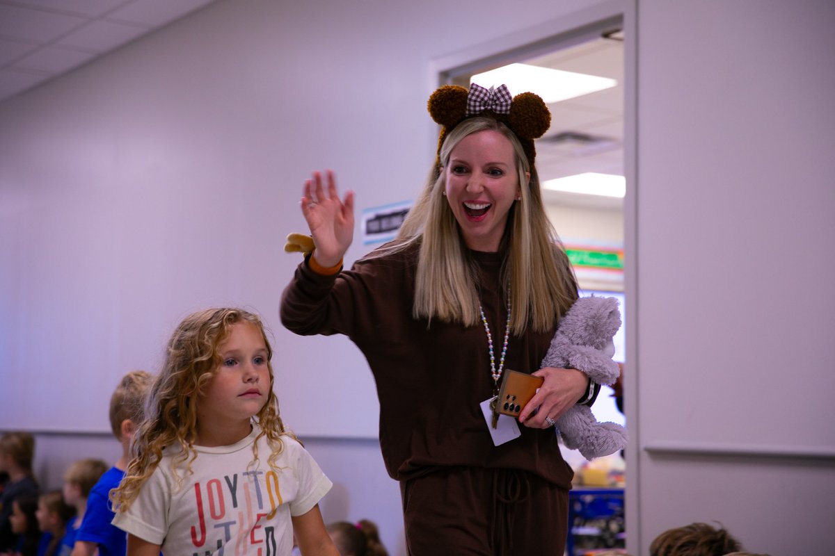 mjcasaints's tweet image. First, our teddy bears stole the show, then our favorite characters jumped off the page—what a sweet few days of parades! 🧸📚✨
.
.
.
#MJCA #bookcharacters #teddybears #2025