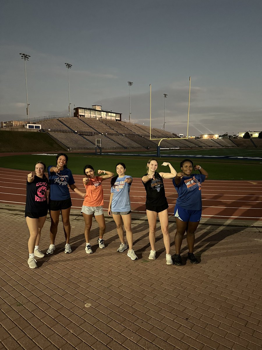 This group continued to work hard for Bootcamp Day 5 &amp; 6! They continue to push themselves through it all! The GRIT they have is going to take them far! 4 days left!🧡💙

Individual Winners: Galilea Vasquez and Tianna Franklin💪🏽

Team Winners: Aura Farmers and Cntrl Alt Defeat👊🏽