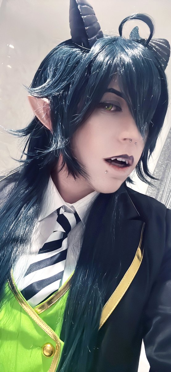 I wanted to share my Malleus Draconia from back in April again since we got more Twist news! I'm so excited! I'd love to improve this in the future~
;A;
#Twistedwonderland #MalleusDraconia #TWST #Cosplay #Disney