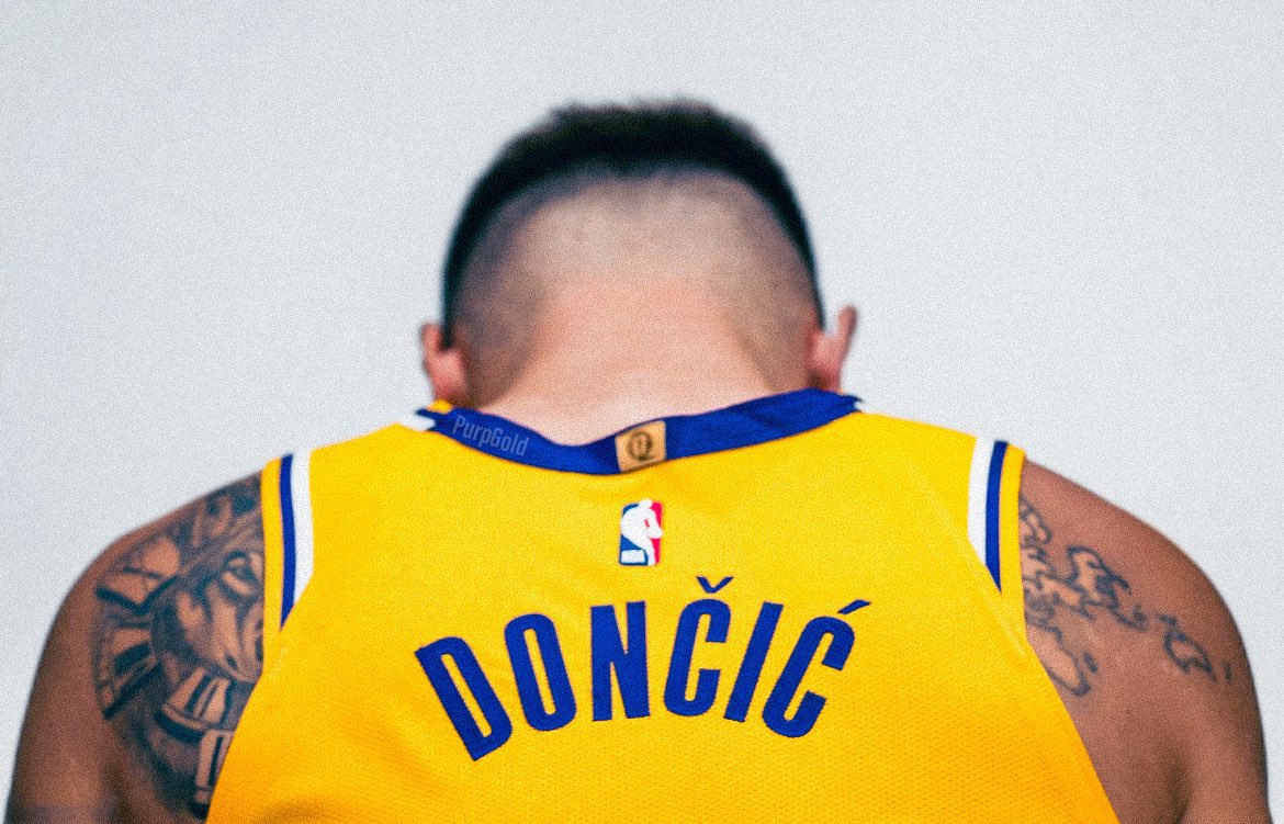 LALakers_AR's tweet image. 🔥 YEAR 8 LOADING…. ⏳
لوكا دونتشيتش الساحر يستعد لكتابة فصل جديد في موسمه الثامن 👀🏀
الجماهير والدوري كله مو مستعدين للي جاي! 💜💛
#LukaMagic #NBA #LakeShow