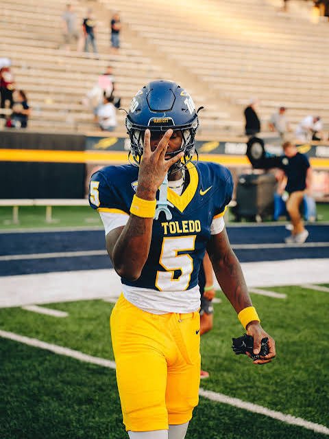 Blessed to receive an offer from Toledo💙💛 #agtg <a href="/ToledoFB/">Toledo Football</a> <a href="/CoachFlemWR/">RJ Fleming</a>