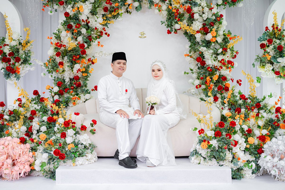 Atheefique's tweet photo. Amirah + Lutfi..
Nikah photo at Pantai Kundur, Tangga Batu, Melaka.. https://t.co/HnBtRZLrbK