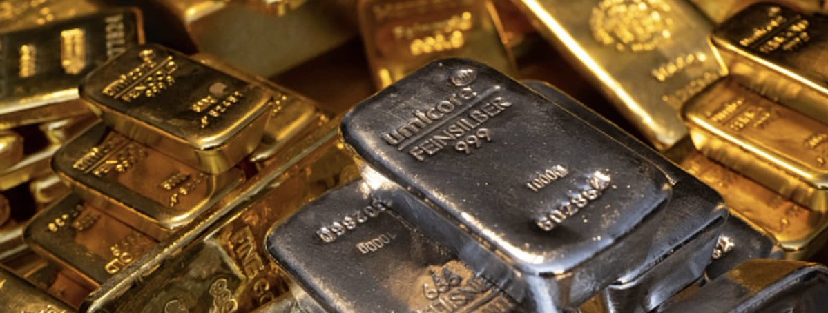 SilverApeKing's tweet image. &quot;Gold at $7,000 and silver at $100,” predicts Frank Holmes of U.S. Global Investors.

The man who called $4,000 gold in 2020 now sees ballooning debt, war, and Fed policy failure fueling an explosive rally.

#Gold #Silver
