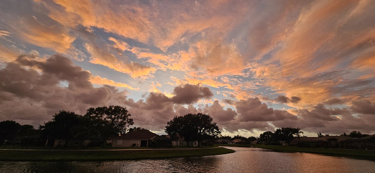 Nice purples down low this evening. #spacecoastskies #lovefl