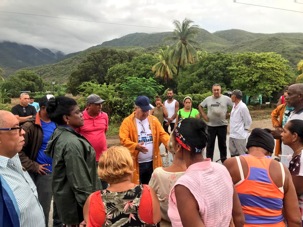 Hoy, junto al gobernador, <a href="/ManuelFalconH/">Manuel Falcón Hernández 🇨🇺</a>, recorrimos zonas afectadas por las intensas lluvias en el municipio de #Guamá. La crecida de ríos, los deslizamientos de tierra y las afectaciones a viviendas y viales, imponen desafíos. La recuperación está en marcha.
#SantiagoDeCuba