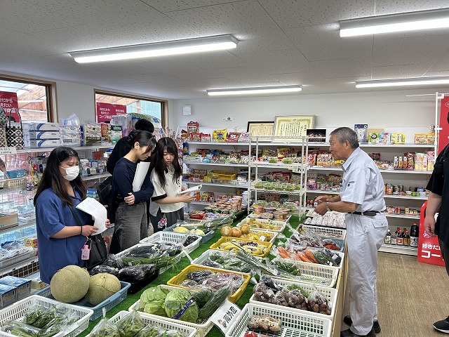 akitagenkimura's tweet photo. 【＃買い物支援 ＃由利本荘市赤田 ＃大仙市南外】
「田園調布学園大学」の皆さんが、由利本荘市赤田地域と大仙市南外地域を訪れ、住民主体の買い物支援の取り組みを視察しました！
詳しくはこちらから
https://t.co/CUr53upR54 https://t.co/roODtHxWVI