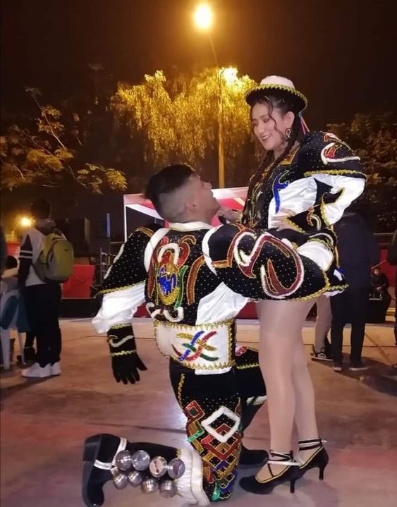 Zia_NGBB's tweet photo. Caporales dancers
Caporales is a high-energy Bolivian folk dance that emerged in the late 1960s. The dance commemorates the Caporal. Caporales is now a popular dance performed throughout Bolivia and other countries during carnivals and festivals.  #nativecouples https://t.co/8U4wSY6D1F