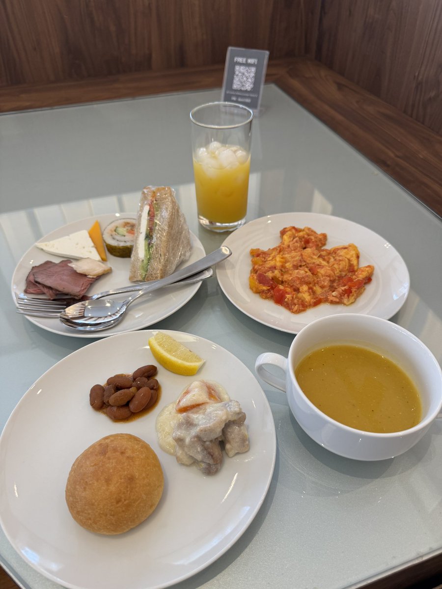 suusan4845's tweet photo. ピデやメネメン、メルジメッキチョルバスなどのトルコ料理も楽しめて大満足でした🥰

チャイとトルココーヒーも本格派✨

ちなみに、ピデは9時から、卵料理は朝食の時間帯のみ🕙 https://t.co/daJXRp6y9c