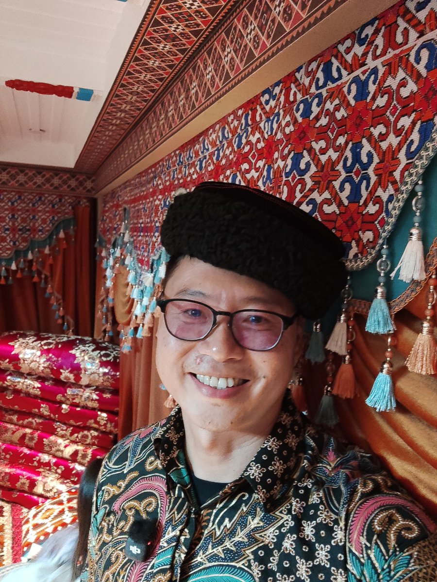 Bye bye Twitter. 

I've decided to go native in Tashkurgan, Xinjiang to live as a Tajik Yak herdsman.

This is my new house