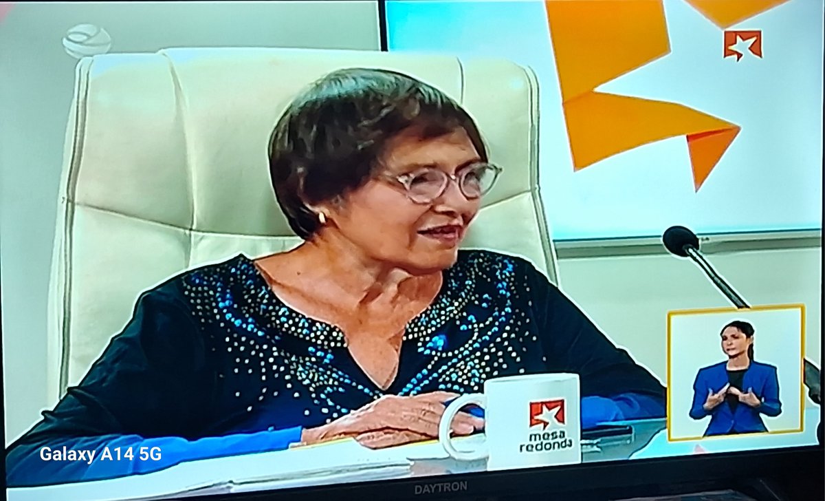 HOY, Mesa Redonda de TVC dedicada al 65 Aniversario de relaciones bilaterales entre Cuba y la República Popular China. Una relación estratégica, con grandes potencialidades de desarrollo.  Participó Gladys Hernández Pedraza, Investigadora y Jefa de Departamento del CIEM.