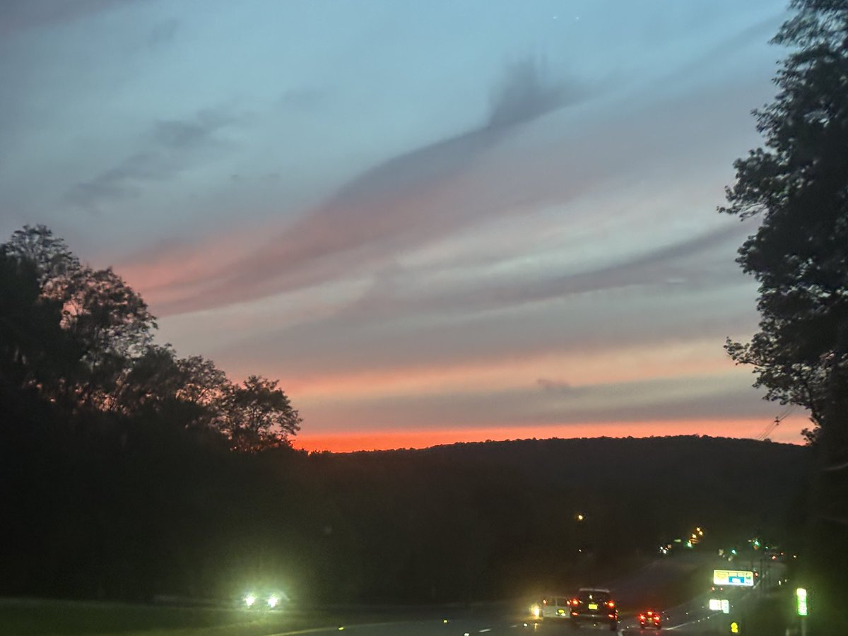 Gorgeous skies tonight on the way to the rink. 🏒