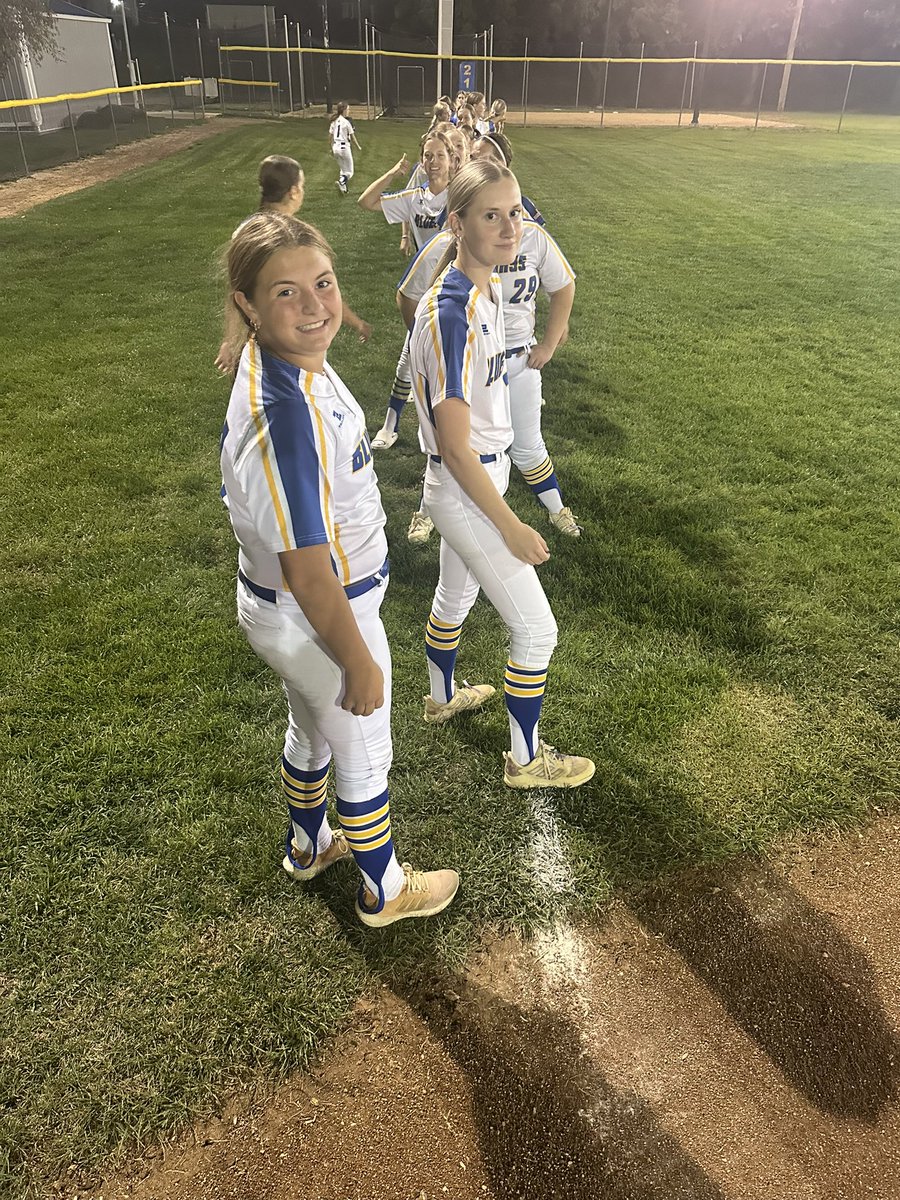 End of an era at home. Last home game for our seniors. <a href="/PallatDanielle/">Danielle Pallat</a> &amp; Elle had b days and we got to celebrate them &amp; taking down the fence one last time. I’ll miss this crew. #muchlove