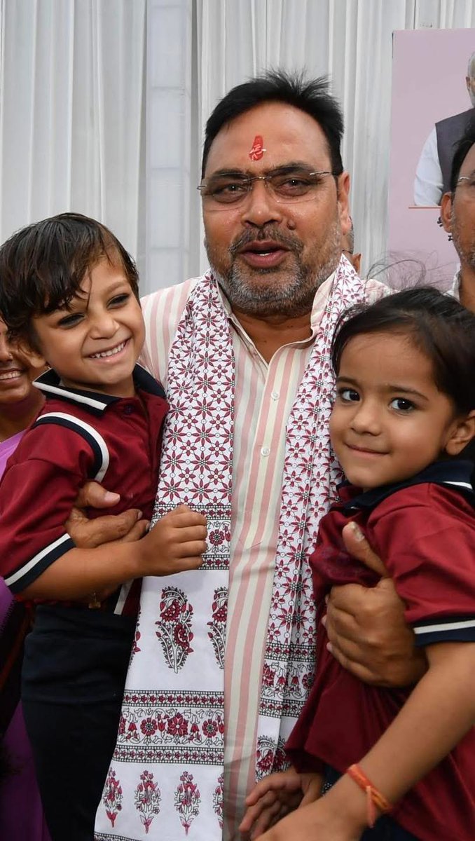 नवरात्रि में 8 दिन से केवल नारियल पानी ले रहे हैं,

लेकिन काम की रफ़्तार में कोई कमी नहीं है , लगातार प्रदेश के दौरे, सभाएं , कार्यक्रम , मीटिंग , जनसुनवाई जारी है ,
प्रदेश के मुख्यमंत्री श्री भजनलाल शर्मा जी <a href="/BhajanlalBjp/">Bhajanlal Sharma</a> की ऐसी जीवटता अद्भुत है 🙏
इनके नेतृत्व में राजस्थान