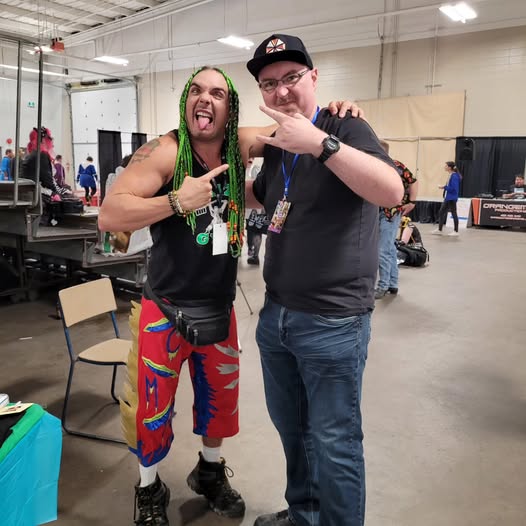 Met the @kazecmf4life at the <a href="/GasCityEntExpo/">Gas City Entertainment Expo</a> 

Think he can survive a match against yours truly? Perhaps we shall see one day... when the Shadows come back to play... Z