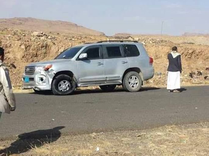 عفاش 
لم يكن يحمل حقيبة، ولا هاتفًا، ولا حتى خارطة طريق.
كان يحمل فقط وجهه المُتعب، وخيبة ثقيلة تمشي على قدميها، وسبعةً وثلاثين كيلومترًا من الأسى.
الرجل الذي كان يملك اليمن، لم يجد منزلًا… والذي صفّق له الملايين، مات وحيدًا.
لم يكن المشهد عاديًا… رئيسٌ حكم اليمن لأكثر من 33