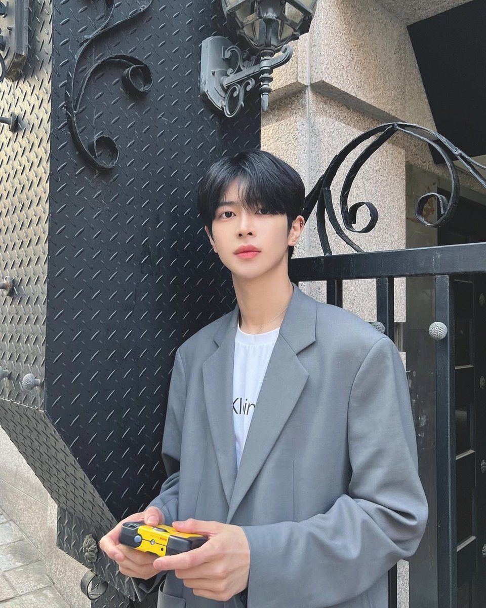UpdateKBoys's tweet photo. 🎉🎂 Feliz aniversário para o Shita (JWiiver), que hoje completa 27 anos!

#HAPPYSHITADAY
#SHITA #채가호 https://t.co/bmOeDIdaZ3