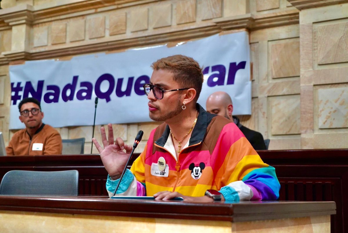 El Congreso de Colombia se vistió de gala para recibir a sobrevivientes de prácticas de conversión y recordarle al país que el amor no necesita cura. 

A partir de ahora cada 29 de septiembre se conmemorará el día internacional para luchar contra las mal llamadas terapias de