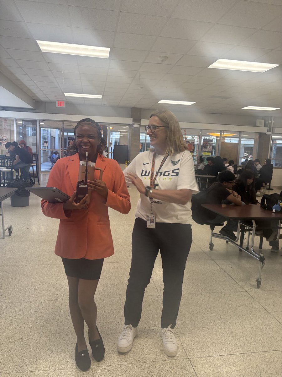 When a student dresses like you for  “dress like a celebrity” day! Made my day 😂😂! ⁦<a href="/WTWHighSchool/">WT White High School</a>⁩ ⁦<a href="/wtwhitevt/">W.T. White Vertical Team</a>⁩