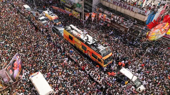 DiarioPovo's tweet photo. A China expressa profundas condolências às vítimas de uma #debandada ocorrida no sul da #Índia e estende sinceras solidariedades às famílias dos mortos e aos feridos, disse o porta-voz do Ministério das Relações Exteriores da China, Guo Jiakun, nesta segunda-feira. https://t.co/ASJKd7Rp4k