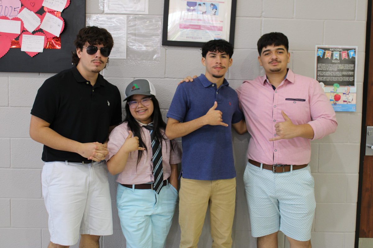 JCECHSRedWolves's tweet image. Welcome to the house. 🏛️ RedWolves kicked off Spirit Week repping Greek life with style and sass. Monday: mastered. #FratVsSorority #SpiritWeekDay1 #RedWolfCouncil
redgoldnews.com/welcome-to-the…