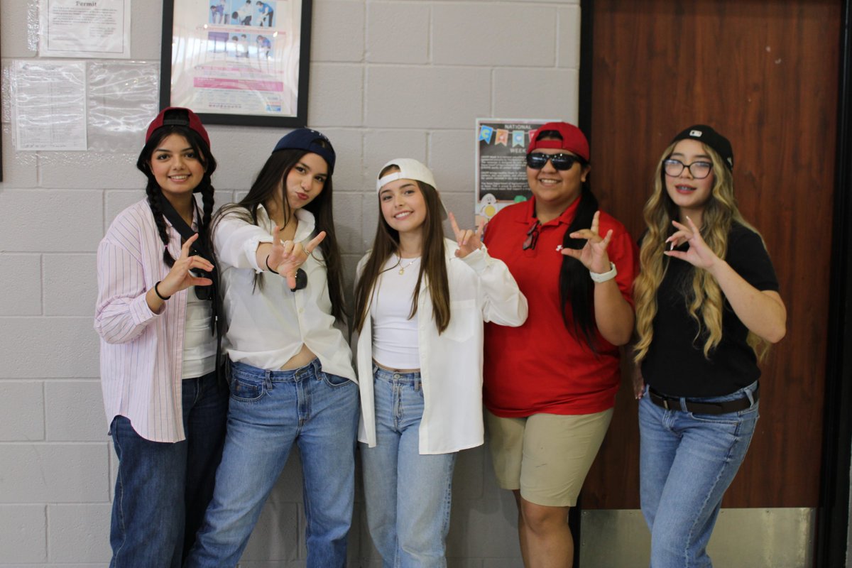JCECHSRedWolves's tweet image. Welcome to the house. 🏛️ RedWolves kicked off Spirit Week repping Greek life with style and sass. Monday: mastered. #FratVsSorority #SpiritWeekDay1 #RedWolfCouncil
redgoldnews.com/welcome-to-the…